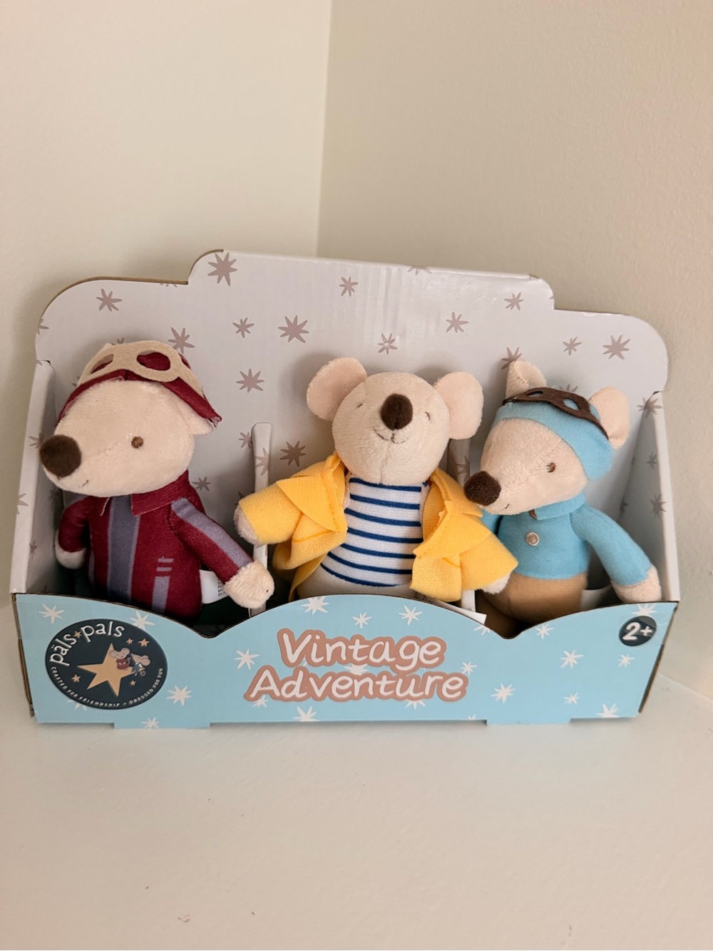 Vintage adventure box with 3 small mouse